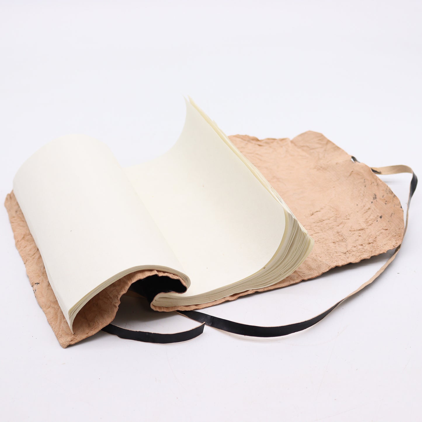 Rolled Leather Travel Notebook - 96 pages - Black  21x15cm
